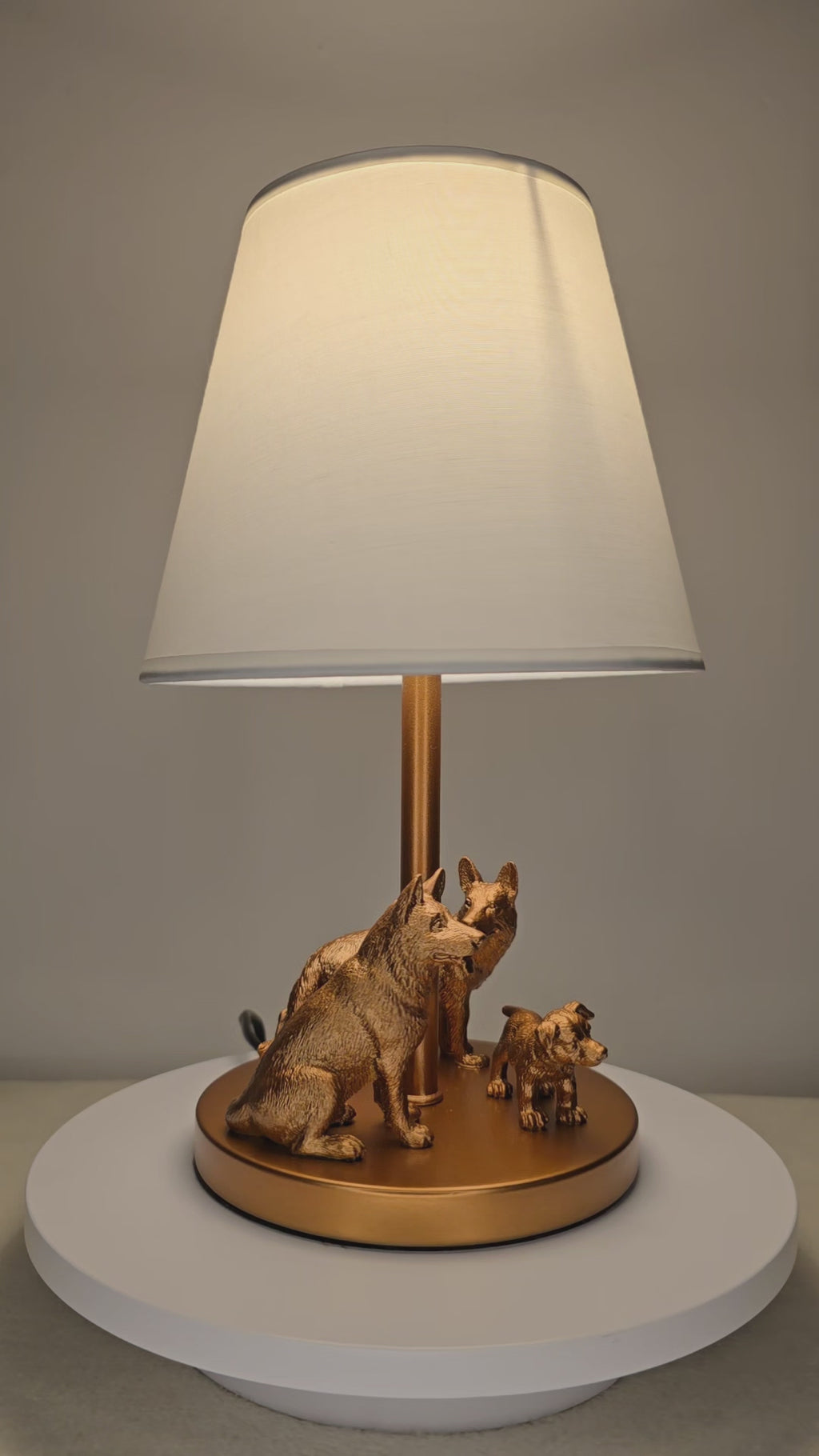 Kinderlampe born to guard, bound to love